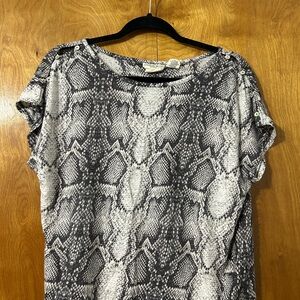 Christian Siriano Black & White Snake-Print Short Sleeve Top